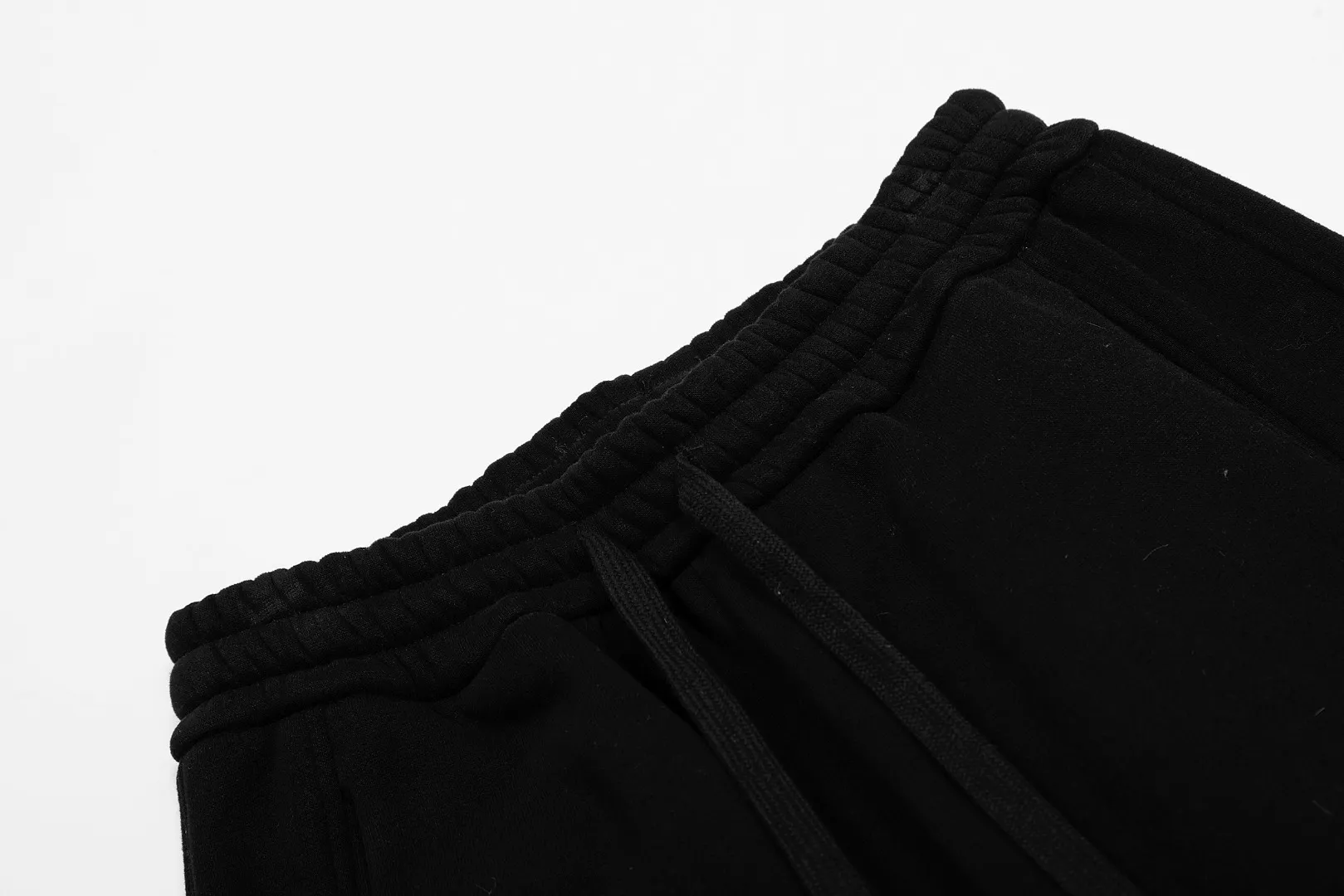 P250 Top quality" Style number: T7001# [Ralph Lauren solid color pony embroidered logo thickened and velvet wide-leg trousers] ✅Ralph Lauren classic basic versatile unisex fall and winter wide-leg spliced velvet straight pants ✅Pure cotton high-gram thick velvet fabric The upper body is comfortable and warm ✅The version is restored to the original version The maximum size can be worn up to 170 pounds Loose, comfortable and stress-free ✅The upper body is simple and easy to wear A must-have for ootd. Good-looking clothes are never picky. A must-have in couples’ wardrobes. Size: S-XL. Color: floral gray black.